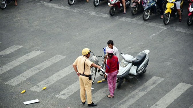 Tăng mức phạt vi phạm giao thông: Có là cớ để CSGT “ra giá”?