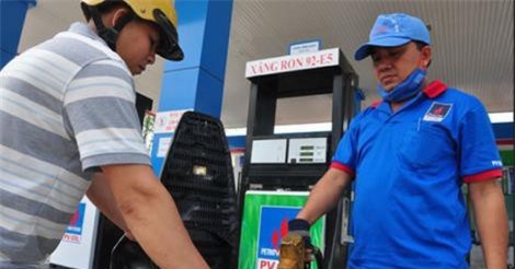 Xăng E5 thể hiện ưu thế về giá