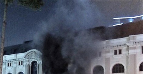 Show diễn bị hủy sau vụ cháy trạm điện cạnh Nhà hát TP HCM