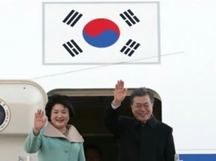 Tổng thống Hàn Quốc Moon Jae-in lên đường thăm Trung Quốc