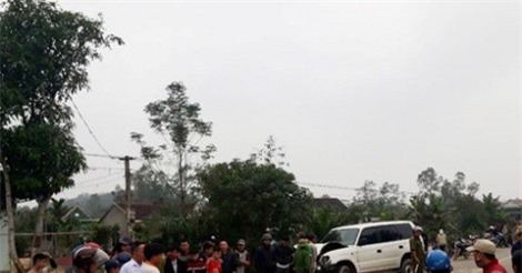 Va chạm với xe biển xanh, 3 thanh niên đi xe máy tử vong tại chỗ