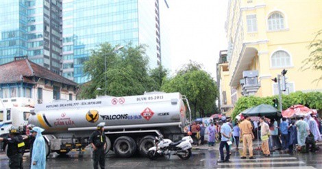 Va chạm với xe bồn, nữ sinh viên 18 tuổi tử vong