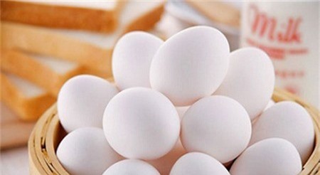 Cách phân biệt trứng gà bị tẩy trắng