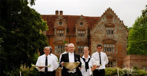 Giới siêu giàu trả lương cho giúp việc, quản gia như thế nào?