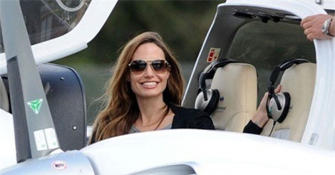 10 sao Hollywood sở hữu máy bay riêng đắt đỏ nhất