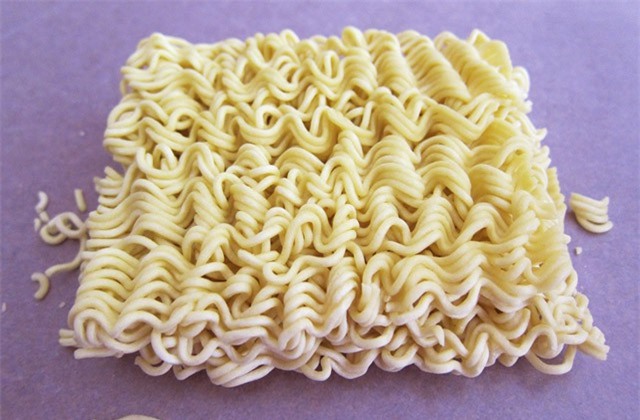 4 thói quen ăn mì tôm ảnh hưởng đến sức khỏe