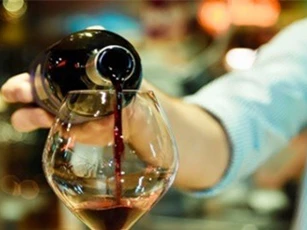 Thói quen uống rượu làm gia tăng nguy cơ 7 loại ung thư phổ biến