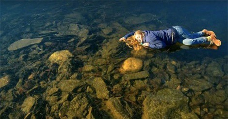 Hồ nước đóng băng phát ra âm thanh quái dị như “người ngoài hành tinh”