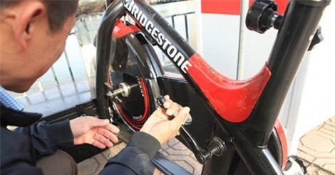 Xe đạp lọc nước ở Hà Nội bị trộm bàn đạp chỉ sau một ngày sử dụng