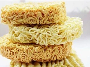 Clip: Tác hại của việc lạm dụng mì ăn liền quá mức