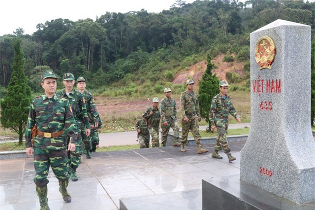 Những người lính canh giữ đất trời biên cương