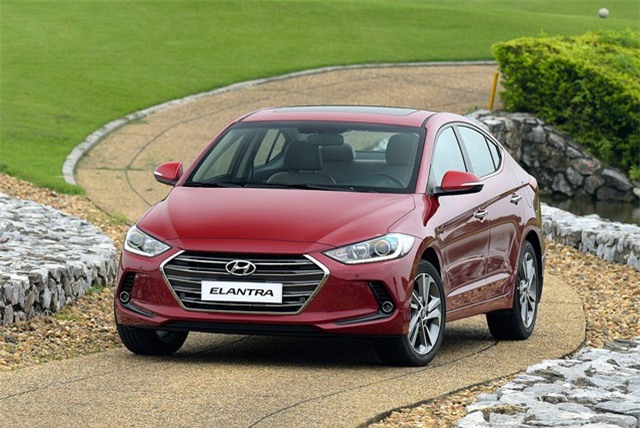 Bảng giá xe Hyundai tháng 12: Elantra giảm giá