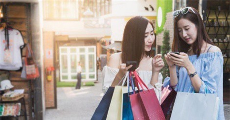 Cơn cuồng mua sắm online của người Việt năm 2017