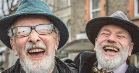 Hai cụ ông cưới nhau vì lý do khó tin