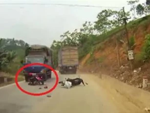 Clip: Những pha tai nạn thoát chết ‘thần kỳ’ trong năm 2017