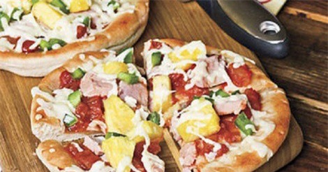 Clip: Tự làm pizza Hawaii cỡ mini siêu ngon, siêu đơn giản tại nhà