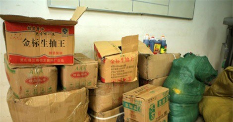 Phát hiện lô hàng nguyên liệu làm trà sữa không rõ nguồn gốc