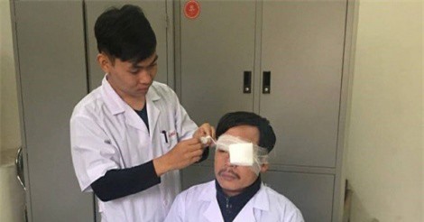 Thái Bình: Bác sĩ bị người nhà đánh gãy sống mũi khi đang cấp cứu bệnh nhân