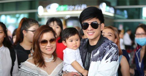 Vợ chồng Đan Trường lần đầu đưa con trai về Việt Nam