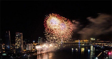 Đà Nẵng bắn pháo hoa chào đón năm mới 2018