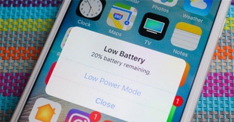 Apple xin lỗi vì làm chậm iPhone cũ, hứa giảm 2/3 giá thay pin