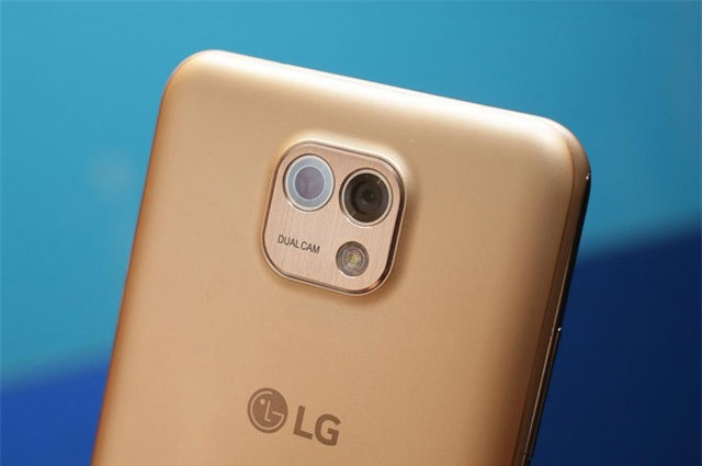 Smartphone LG camera kép, hàng chính hãng, giá 2,49 triệu đồng