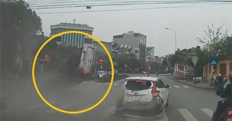 Clip: Xe “điên” gây tai nạn kinh hoàng tại Hải Dương