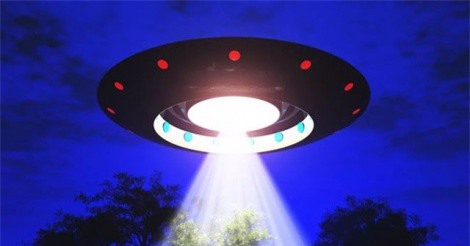 "Ông trùm" phim kinh dị tiết lộ đã từng tiếp xúc với UFO