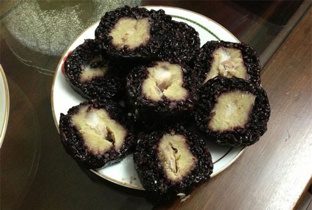 Bánh chưng đen - thứ đặc sản ngon mà lạ của người Thái