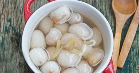 Clip: Hướng dẫn nấu chè bột lọc bọc heo quay ngon như người Huế