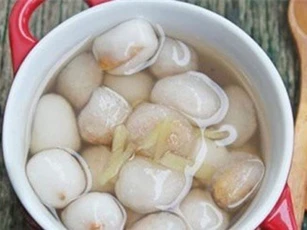 Clip: Hướng dẫn nấu chè bột lọc bọc heo quay ngon như người Huế