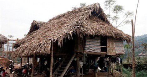 Sau lũ gần 2 tháng, người dân vẫn không có đất để dựng nhà