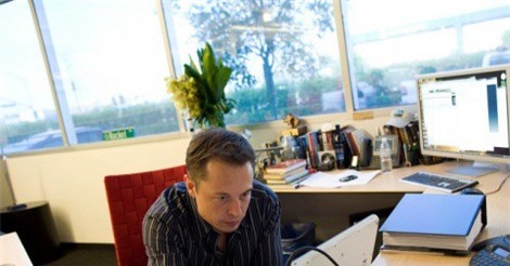 Bàn làm việc của các tỷ phú nổi tiếng thế giới có gì?