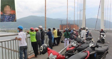 Đà Nẵng: Người đàn ông chết trong tư thế treo cổ trên cầu Thuận Phước