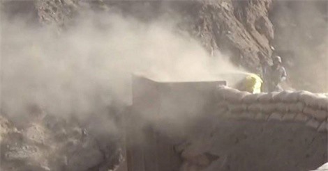 Clip: Tân binh Trung Quốc thoát chết trong gang tấc vì ném hụt lựu đạn