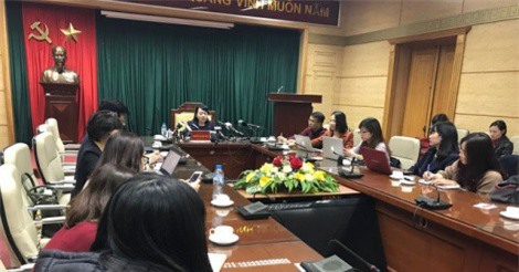 Bộ trưởng Bộ Y tế trăn trở vấn đề bảo đảm an toàn cho nhân viên y tế