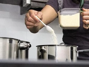 Ăn hạt nêm lợi hay hại?