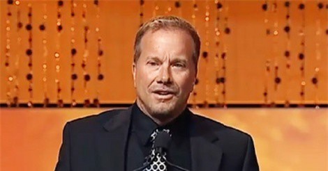 Chật vật khởi nghiệp từ nghề cắt tóc gia truyền, nay thành tỷ phú lừng danh