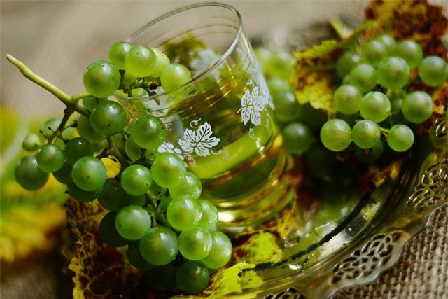 Hướng dẫn làm rượu hoa quả chuẩn vị cho ngày Tết