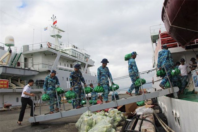 Lâm Đồng gửi tặng cán bộ, chiến sĩ và nhân dân huyện đảo Trường Sa hơn 40 tấn rau