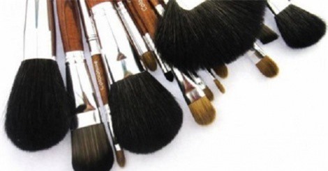 Bạn đã vệ sinh dụng cụ trang điểm đúng cách?