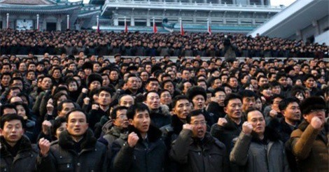 Người Triều Tiên tuần hành ủng hộ ông Kim Jong-un