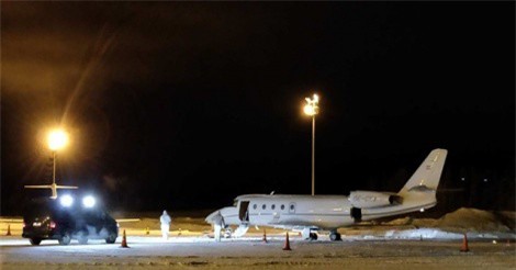 Phi công bỏ mạng vì bị cửa máy bay rơi trúng