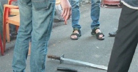 Hải Dương: Truy bắt nhóm côn đồ mang hung khí xông vào nhà dân chém người