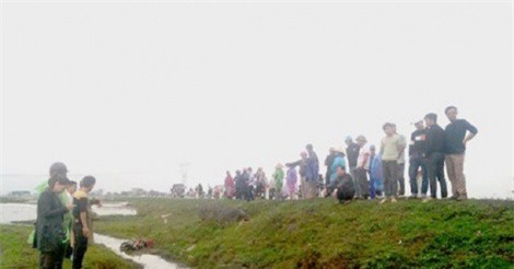 Hà Tĩnh: Nam thanh niên chết bất thường dưới mương nước