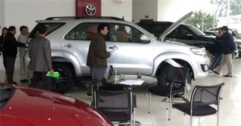 Kinh nghiệm mua sắm ô tô dịp cận Tết