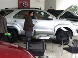 Kinh nghiệm mua sắm ô tô dịp cận Tết