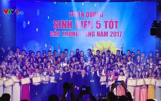 Trao giải thưởng Sao tháng Giêng 2017 và Sinh viên 5 tốt