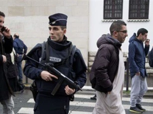 Pháp cảnh báo nguy cơ khủng bố trong nước