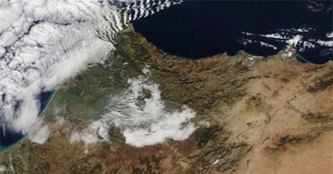 Thú vị bất ngờ với cảnh tuyết rơi ở sa mạc Sahara